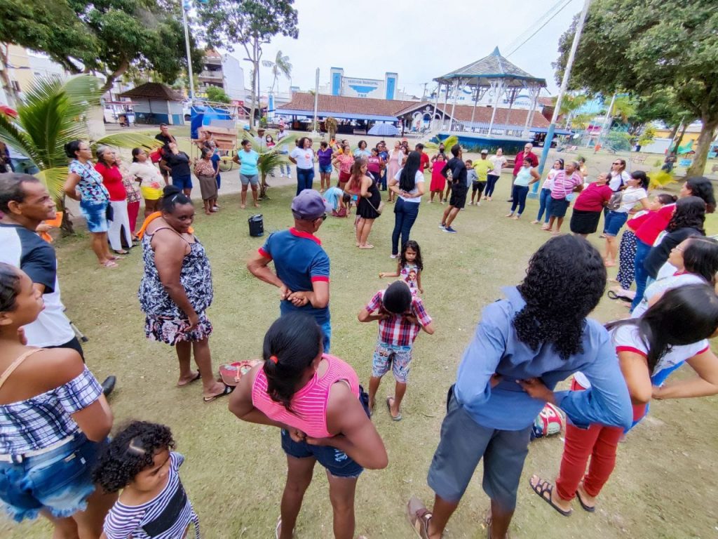 As atividades de relaxamento e alongamento abriram os trabalhos do curso de alfabetização em Mosqueiro