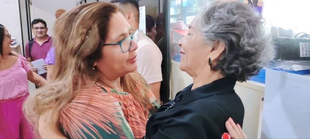 Servidores recepcionaram a nova titular da Semec.