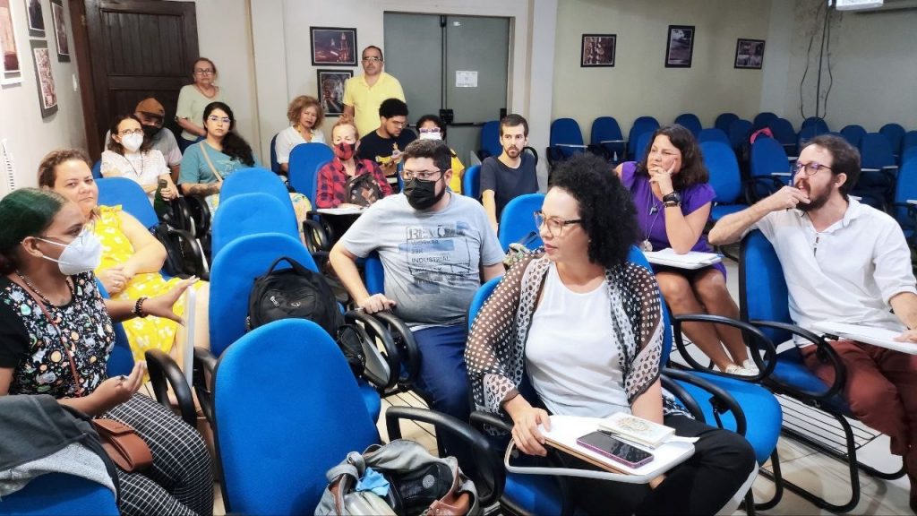 Professores da rede municipal participam do curso que oferece as ferramentas do cinema para o incentivo à leitura em sala de aula