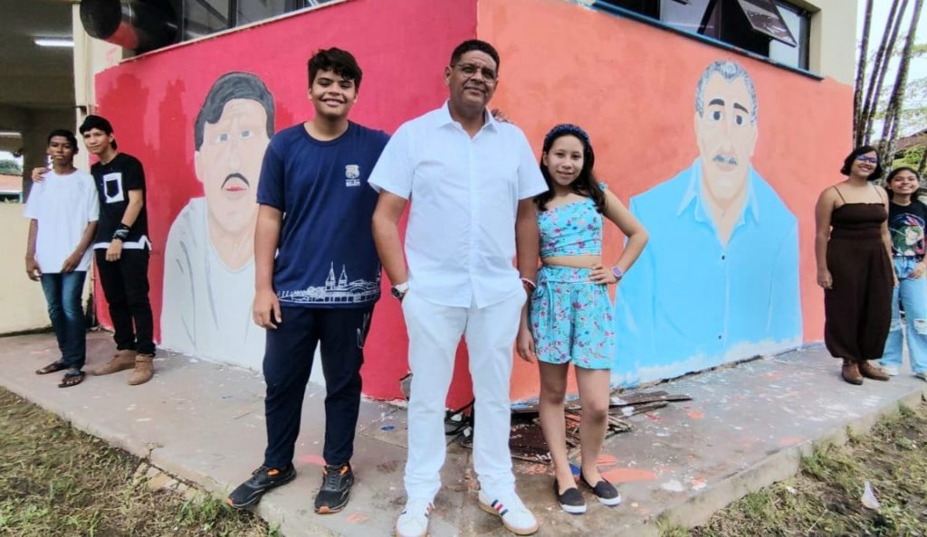 Também foram inauguradas a pintura-mural e o grafite feitos pelos estudantes da escola.