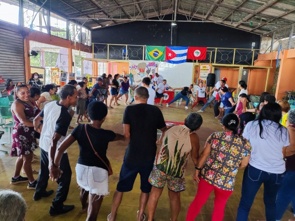 O programa Alfabetiza Belém envolveu na manhã deste sábado, em Mosqueiro, várias atividades desenvolvidas pela Prefeitura de Belém em cooperação com o MST