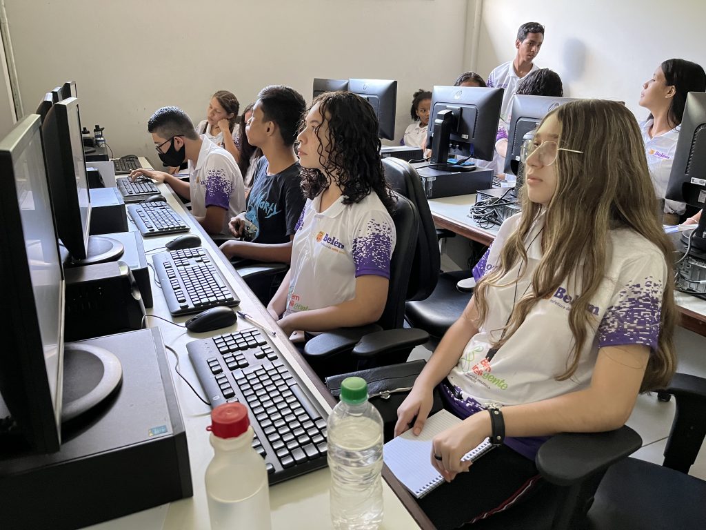 O curso tem previsão de 40 horas, com aulas sempre aos sábados, sendo 6 turmas de 20 alunos cada, divididas entre os turnos da manhã e tarde.