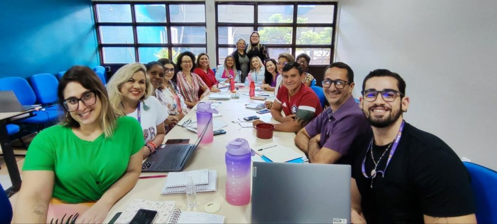 A secretaria percorreu todos os setores da Semec. Encontro com os profissionais da Diretoria da Educação (Died), liderada pela professora Jaqueline Rodrigues.