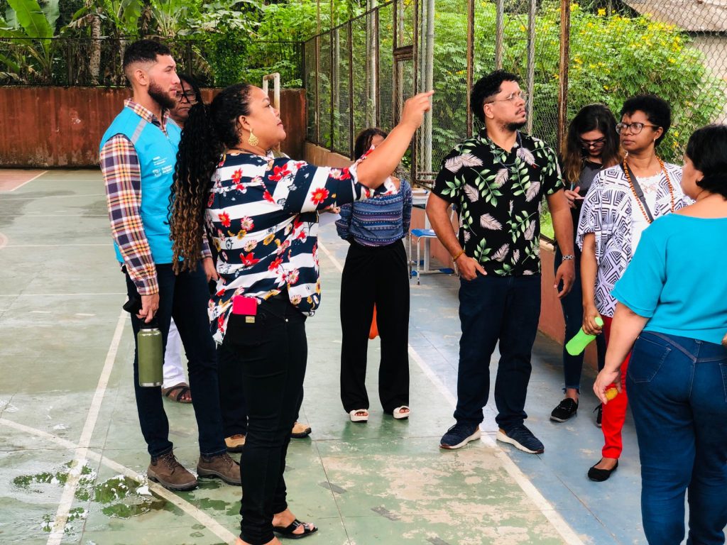 A diretora Ivete Gomes está feliz em poder participar e colaborar neste momento importante para a comunidade escolar