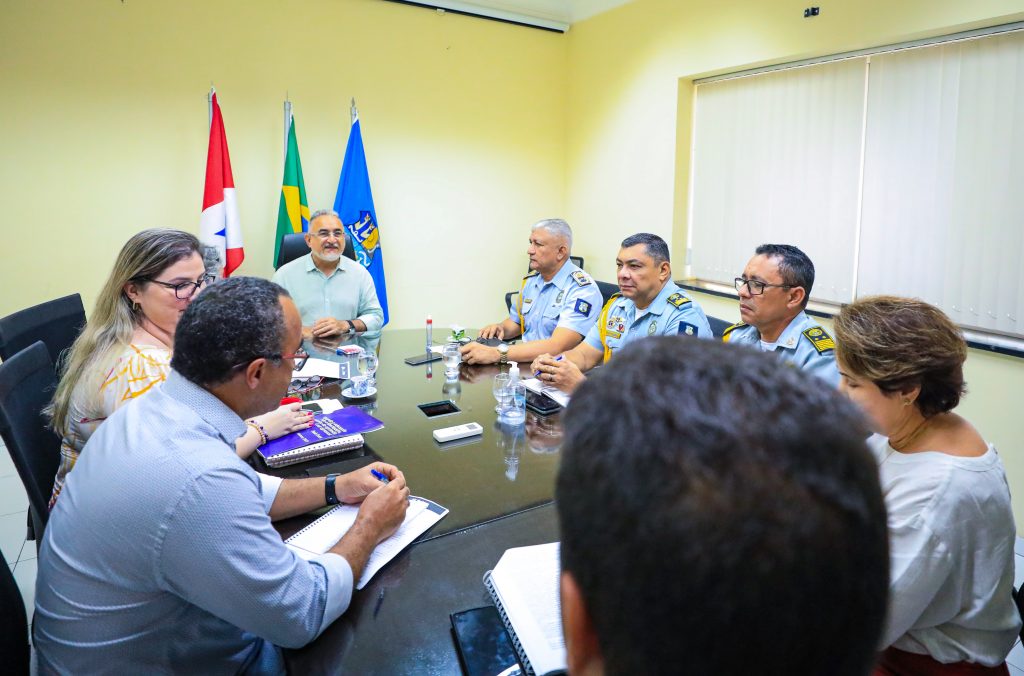 Prefeito Edmilson Rodrigues se reuniu com gestores da Secretaria Municipal de Educação, Fundação Escola Bosque e Guarda Municipal e juntos elaboraram o protocolo de segurança nas escolas municipais