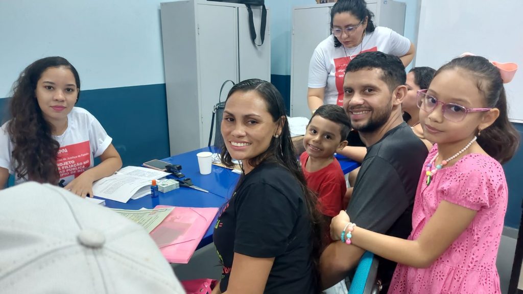 Ednan e a esposa Bruna Oliveira realizando um sonho: ele agora se torna pai socioafetico