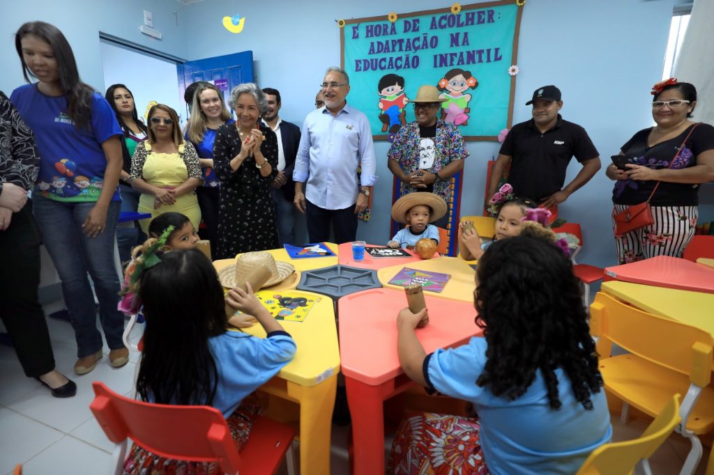 O prefeito Edmilson Rodrigues visita as novas instalações da UEI Monte Alegre, no bairro do Jurunas