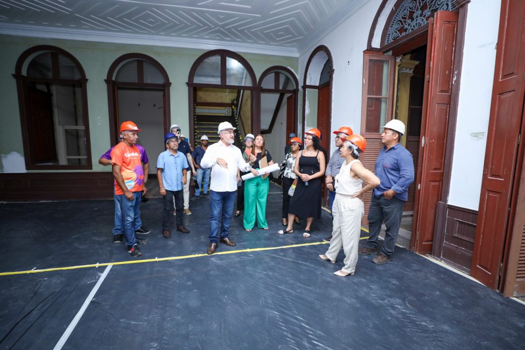"O Palacete Pinho, restaurado, deverá ser entregue no final de 2023", informa o prefeito Edmilson Rodrigues