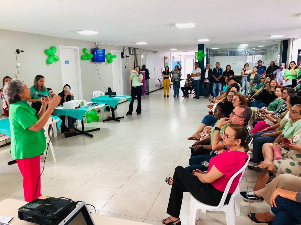 A secretária de Educação, Araceli Lemos, destacou o papel da gestão em relação ao cuidado à saúde do servidor