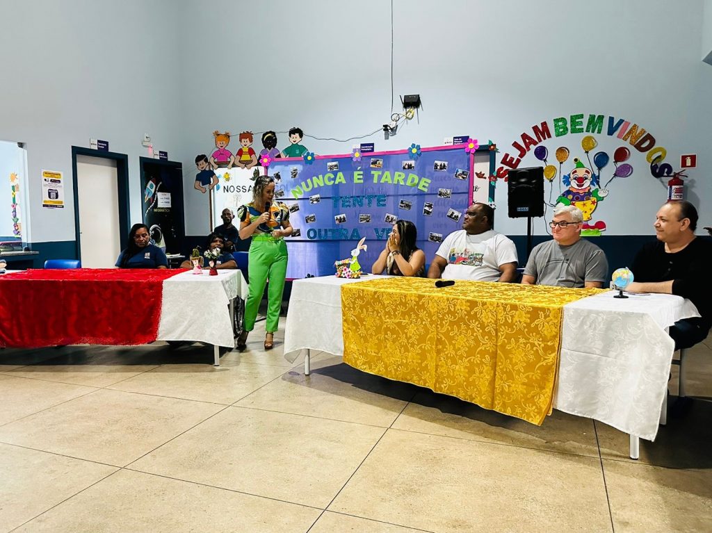 Aula inaugural marca a implantação das duas ínovas turmas da Educação de Jovens, Adultos e Idosos (EJAI), no bairro da Pratinha.