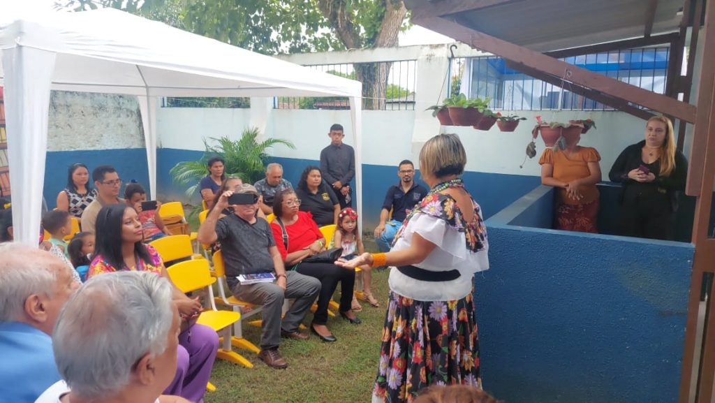 Momento Cultural de inauguração do espaço: duzentos livros disponíveis a estudantes e comunidade