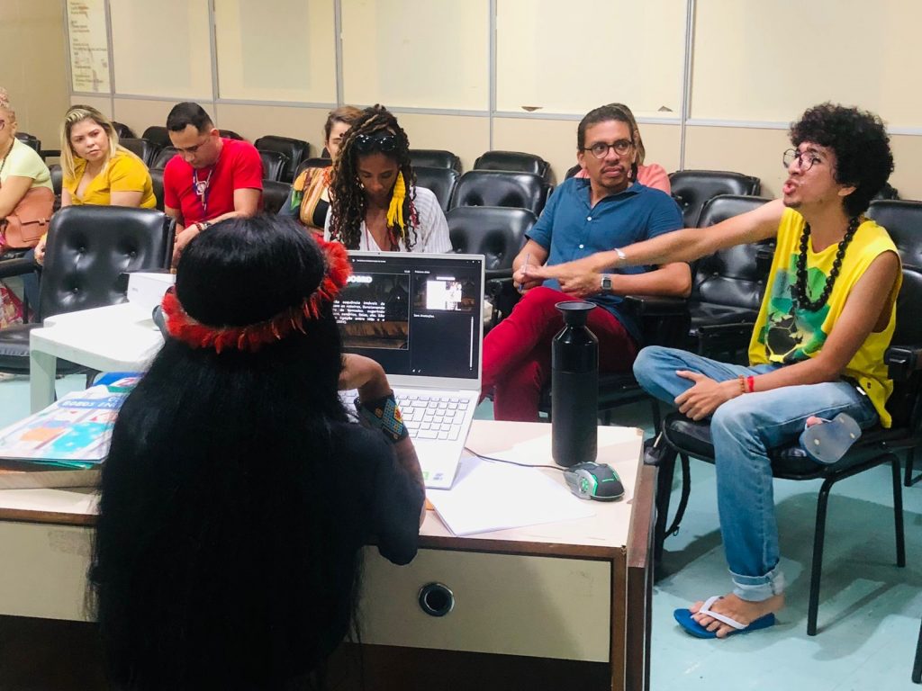 Felipe Garcia, professor de artes, participou da programação e aprovou os novos conhecimentos que aprendeu nas oficinas