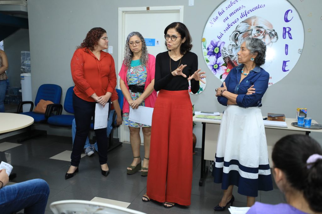 Secretárias de Administração, Jurandir Novaes e de Educação, Araceli Lemos, se reuniram na sede do Crie com novos estagiários que cursam licenciatura e vão atuar na gestão municipal na educação especial