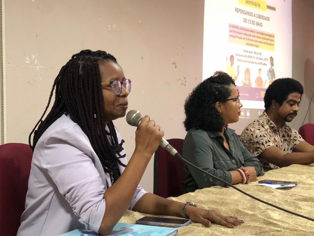 Sinara Dias, coordenadora da Coderer, ressaltou a importância dos professores e professoras como formadores de pessoas mais conscientes contra o racismo
