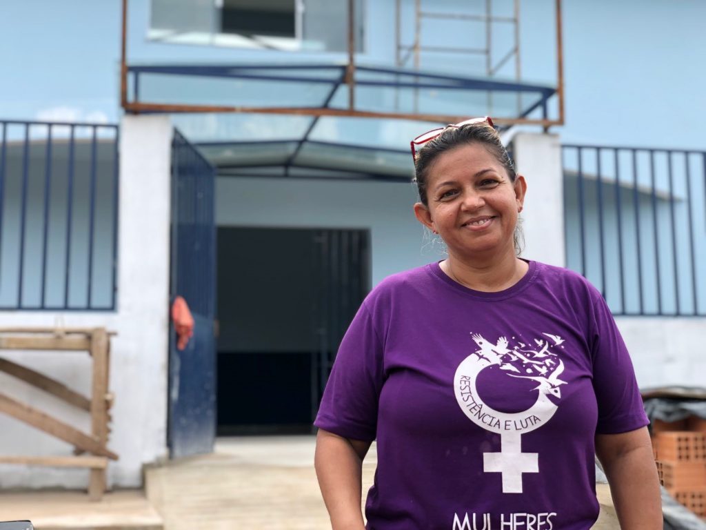 Janaina Miranda, moradora da comunidade, está feliz com o olhar da gestão municipal pela educação