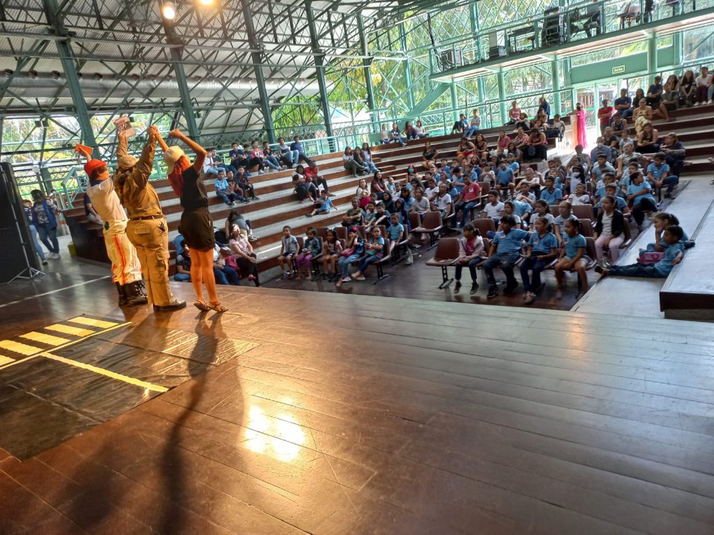 A programação teatral ocorreu em parceria com as secretarias municipal de Educação (Semec) e de Saúde (Sesma)