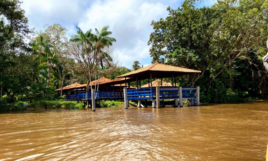A EMEC São José fica às margens do rio Bijogó, na ilha Grande, e conta com 250 estudantes na faixa etária de 4 a 15 anos