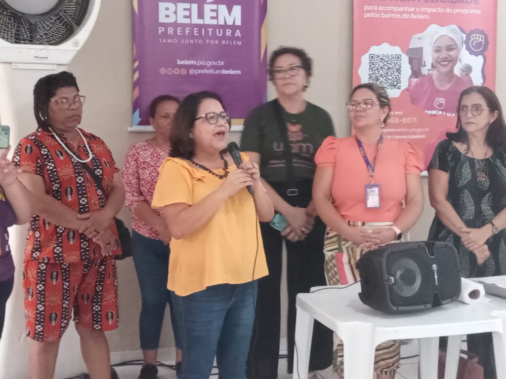 Coordenadora-geral do Banco do Povo de Belém, Georgina Galvão apresentou o programa "Donas de Si" à comitiva interministerial que visita Belém
