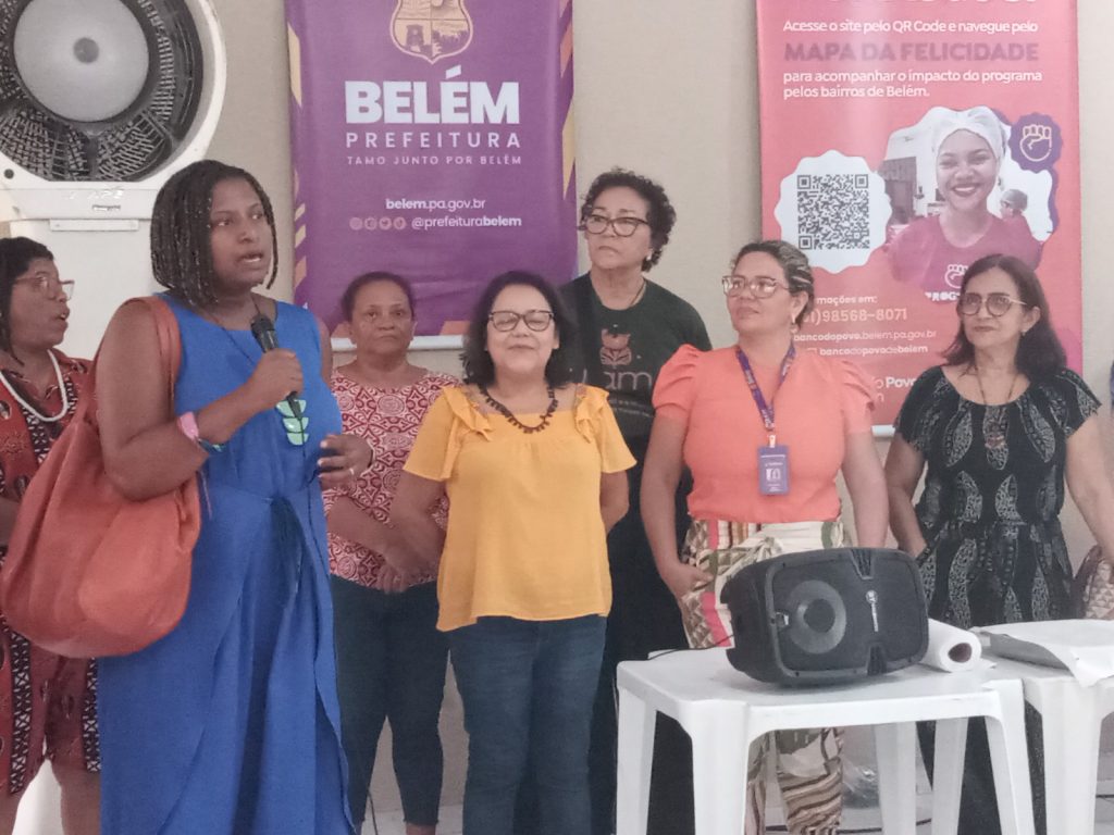 Ana Carolina Querino, representante adjunta do escritório da ONU Mulheres Brasil, deu detalhes sobre o Sistema Municipal de Cuidados durante encontro com as turmas do "Donas de Si"
