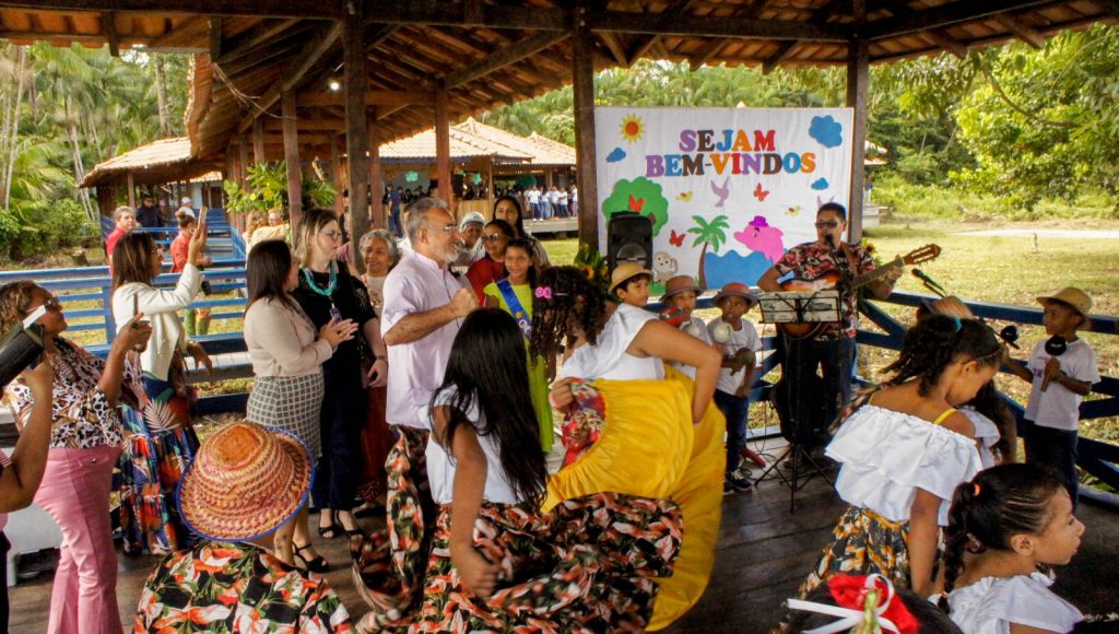 A inauguração foi marcada por apresentações culturais dos alunos da instituição