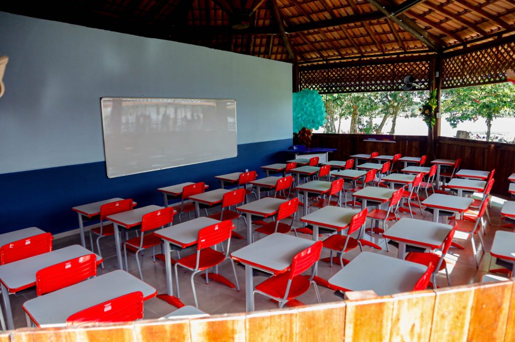 A unidade também ganhou biblioteca, espaço para recreação, secretaria, almoxarifado, refeitório, cozinha e cinco banheiros, dos quais um é adaptado para pessoas com deficiência