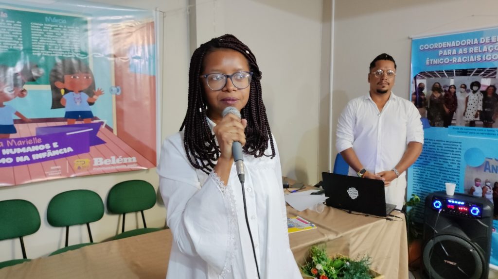 A coordenadora da Coderer, Sinara Dias, falou sobre a importância de combater o racismo.