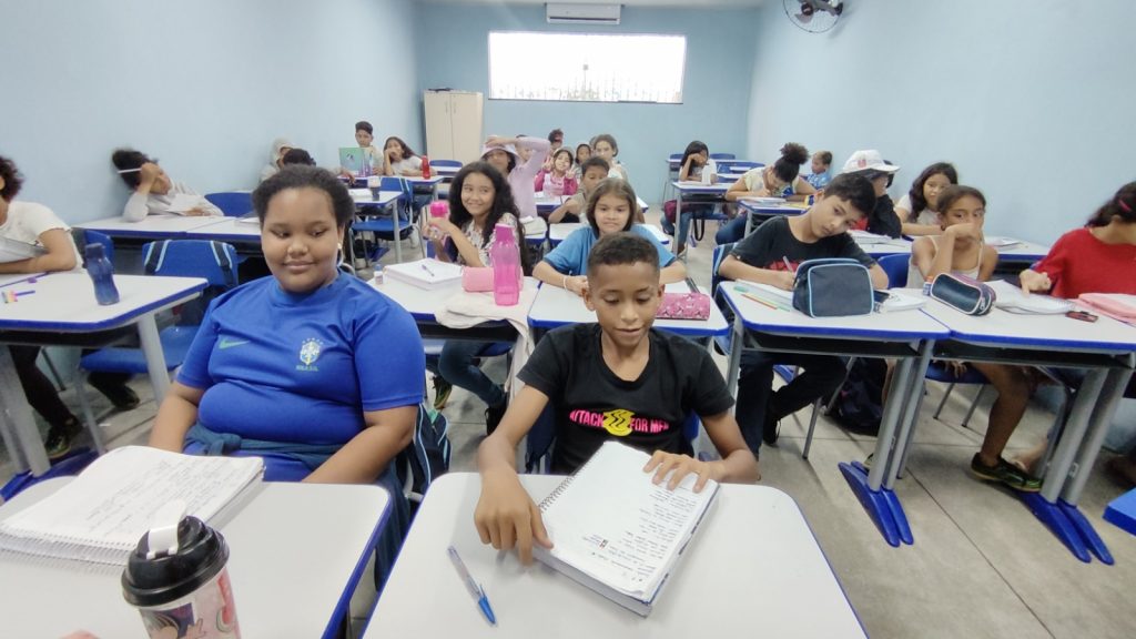 Na EMEF Comandante Klautau, estudantes debatem o tema em sala de aula.