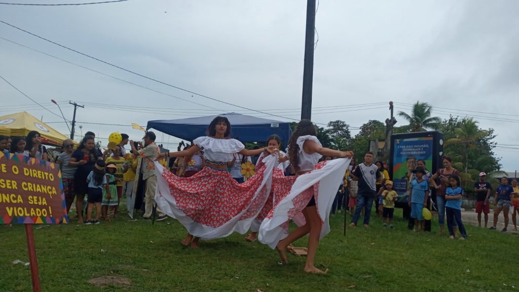 A caminhada se encerrou com apresentação de dança, música e poesia pelos estudantes de Mosqueiro