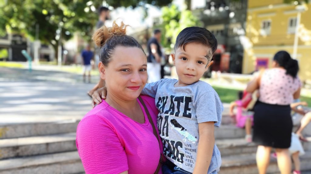 Para Ana Célia Serrão, mãe do Lucas Gabriel, de 6 anos, a semana está sendo ótima, porque muitas crianças estão vendo que brincadeira não é só no celular: existem várias maneiras de se divertir com os amigos