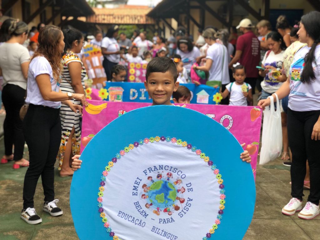 Estudantes, educadores e famílias se envolveram na ação sobre os direitos das crianças e adolescentes