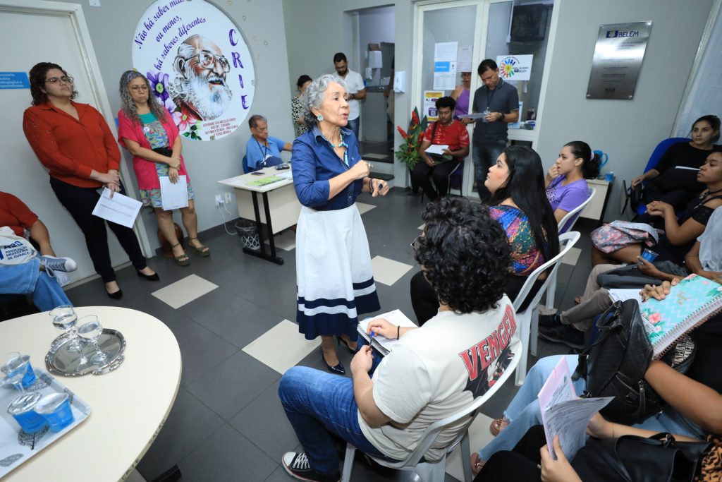 Secretária de Educação, Araceli Lemos, informou que há cerca de 400 estagiários na Semec e mais serão contratados