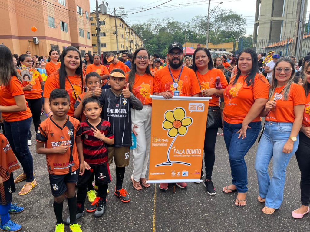 Caminhada de alerta e combate à exploração sexual de crianças e adolescentes movimentou moradores do residencial Quinta dos Paricás.