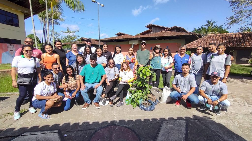 Estudantes do curso de Tecnologia em Gestão Ambiental, do Instituto Federal do Pará (IFPA) participam de plantio de mudas