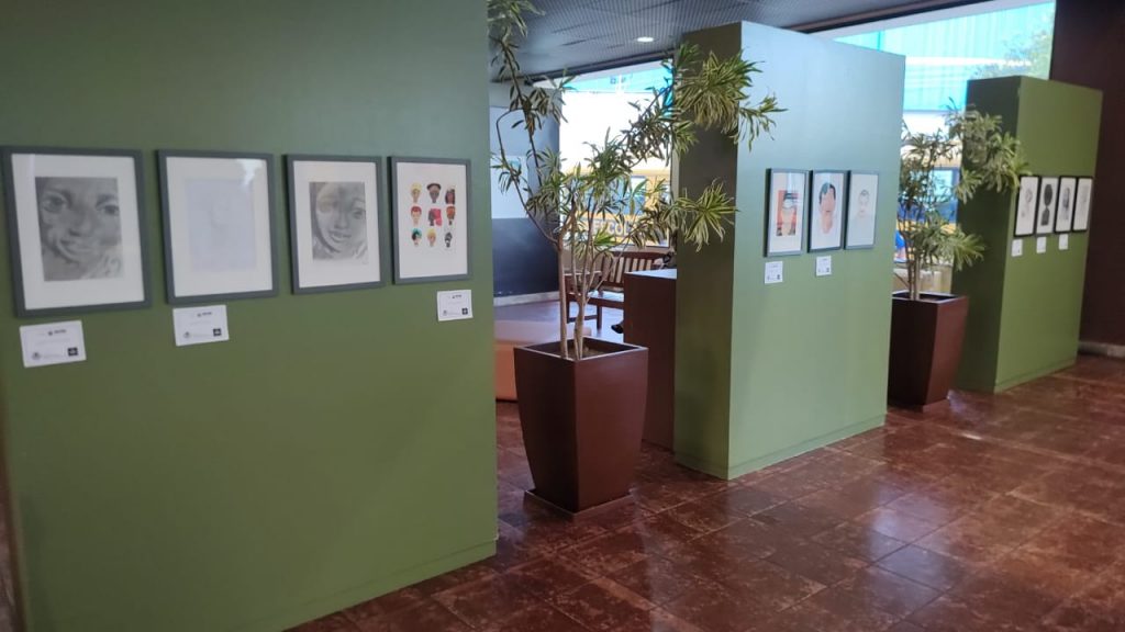 O público pôde conferir as exposições artísticas de estudantes e do Ecomuseu de Belém.