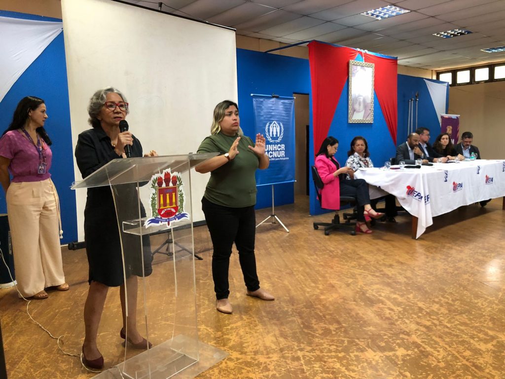 A secretária de Educação, Araceli Lemos, reforça que a gestão municipal tem o compromisso de garantir o direito e proteção humanos.