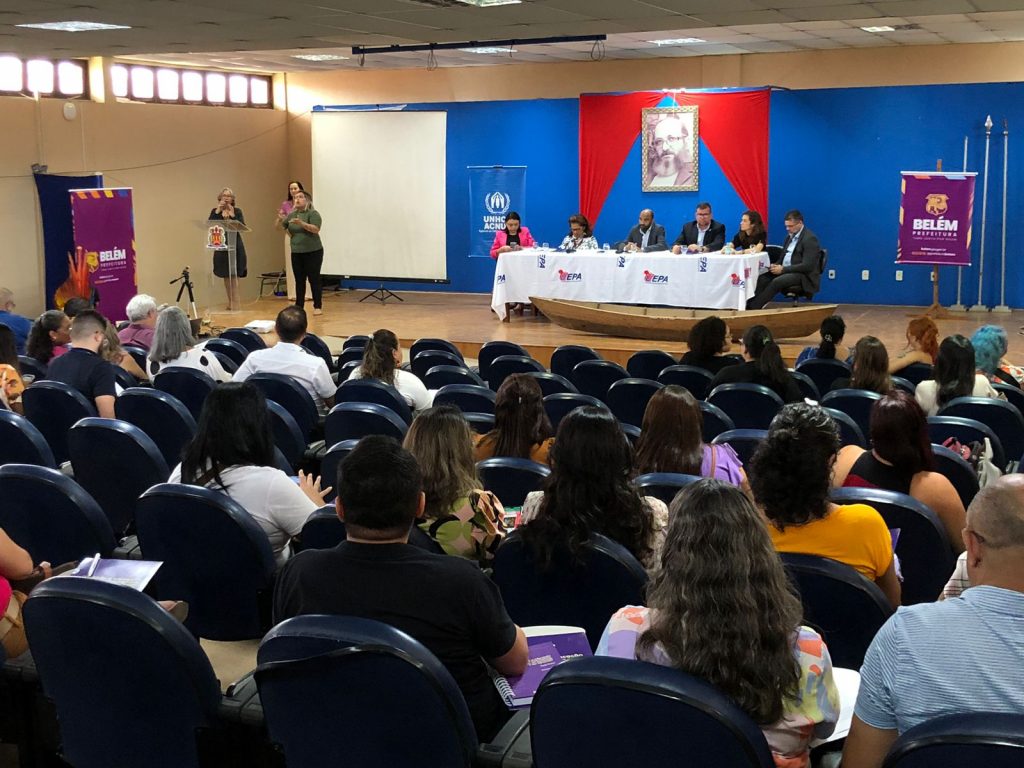 O 1º Seminário Formativo Intermunicipal de Educação Intercultural (Sefinter), reuniu profissionais da educação de vários municípios, universidades e entidades que trabalham em prol de refugiados.