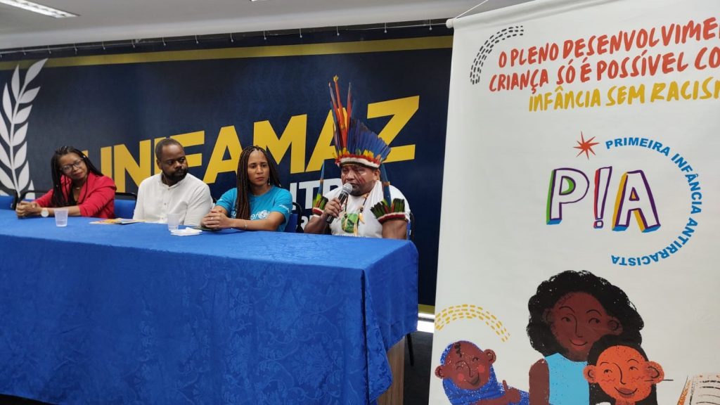 Professor Wender Tembé, da Coordenação de Educação Escola Para Indígenas, Imigrantes e Refugiados (Ceiir) criada em 2021, trouxe suas vivências e práticas na rede municipal para a formação
