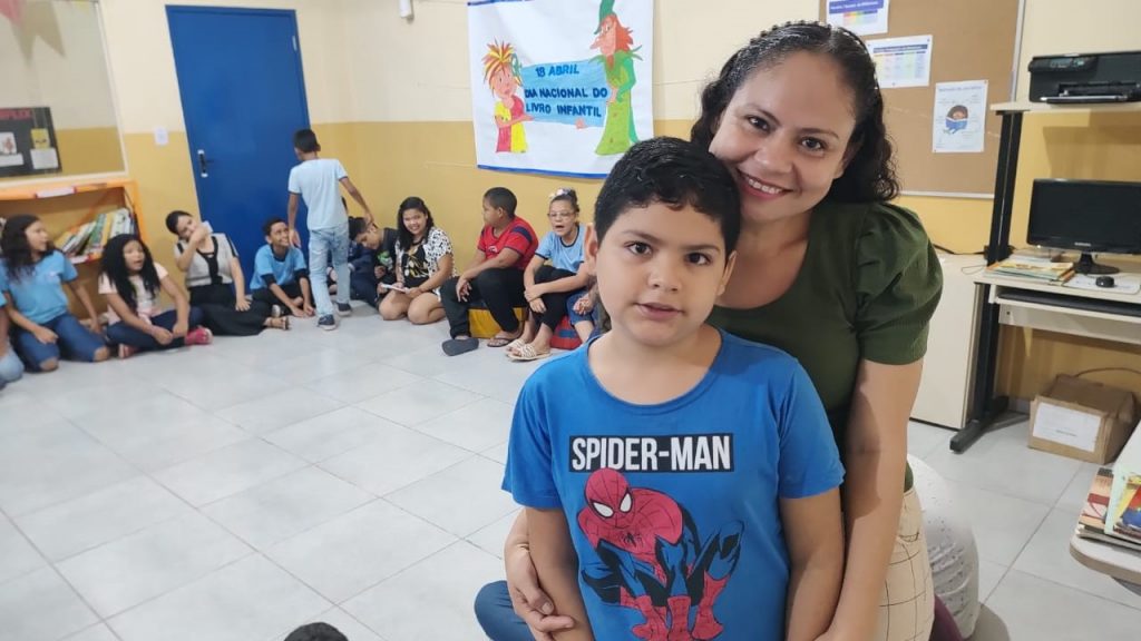 A costureira Liliane Andrade do Carmo, mãe do aluno Felipe do Carmo, agradeceu aos educadores pelo desenvolvimento do filho.