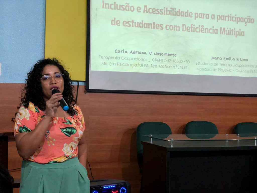 A temática abordou as formas e os tipos de materiais adaptados que atualmente a RME possui.