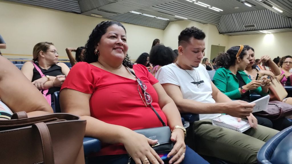 A coordenadora pedagógica Daniele Sena dos Santos, da Unidade Pedagógica Jardim das Oliveiras, no bairro da Guanabara: "Estou muito grata à Prefeitura pela formação, em especial, a indígena"
