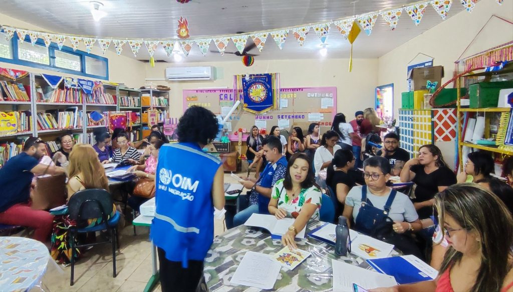 Educadores da rede municipal fazem formação para eliminar uma das principais barreiras na adaptação do povo Warao: a língua