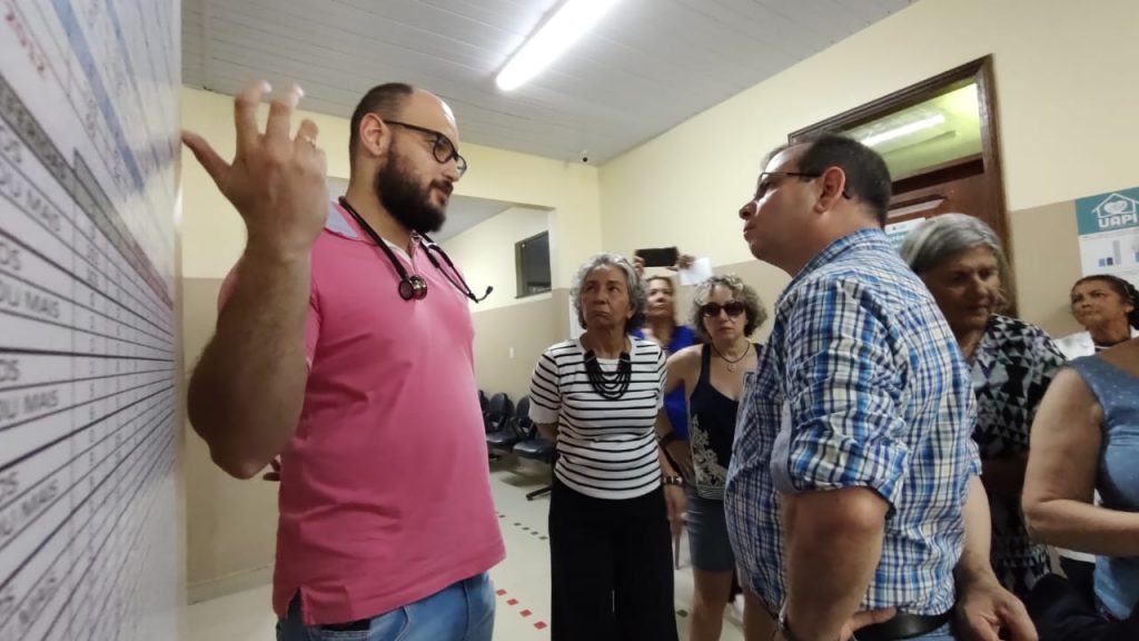 A delegação também visitou a Unidade Básica de Saúde do Combu. O médico Bruno Jucá falou um pouco sobre alguns serviços desenvolvidos pela Prefeitura na região das ilhas.