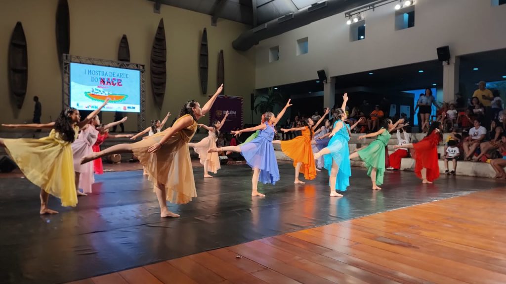 Apresentação da Escola Municipal de Dança na I Mostra de Arte da Rede Municipal de Ensino.