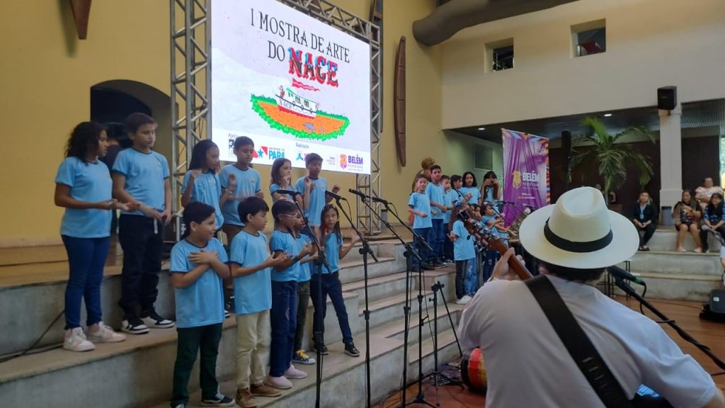 Apresentação do projeto Cantar-o-Lar desenvolvido pelo artista Salomão Habbib.