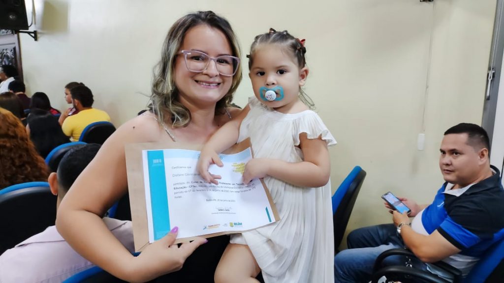 O professora Diefane Cavalcante, da escola Frorestan Fernandes: instrumento importante para a educação democrática e antirracista que a Prefeitura preconiza