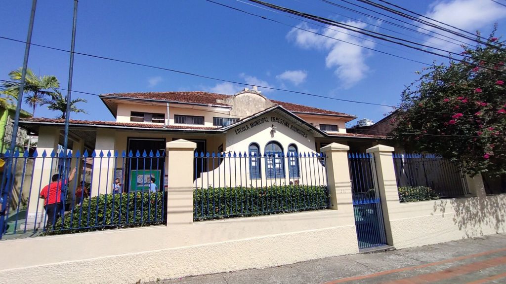 A escola Ernestina Rodrigues é a mais antiga da rede municipal de Educação de Belém e ocupa um prédio hisotórico em São Brás com 250 alunos