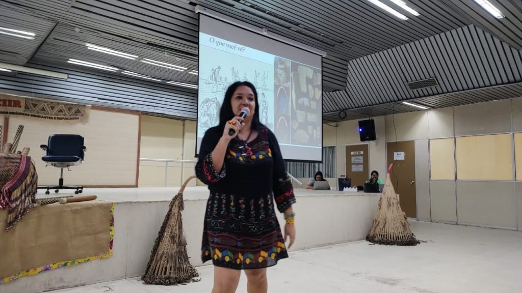 A ativista da causa indígena Karina Tupinambá falou das interrelações com indígenas no ambiente escolar