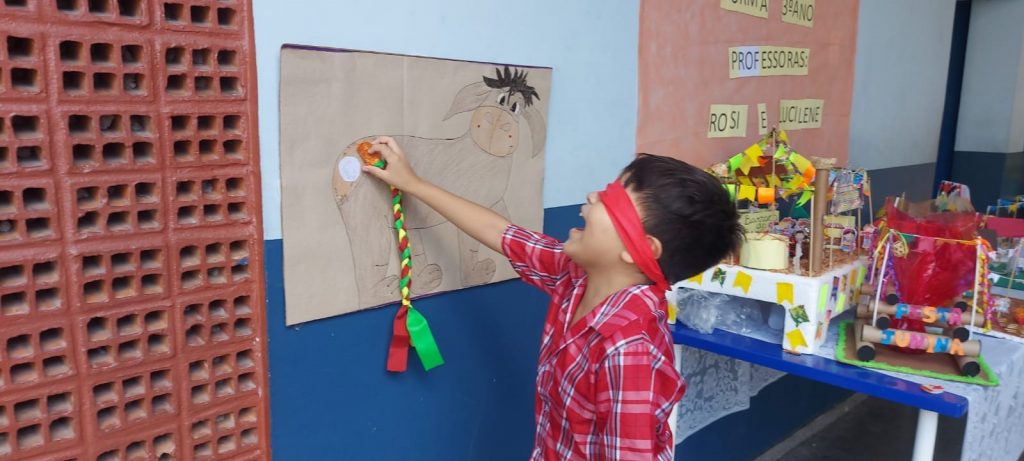 Escola Ruy Brito resgatou brincadeiras antigas e apresentou maquetes que contavam um pouco do que é a festa junina.