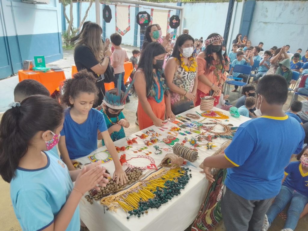 A política educacional inclusiva desenvolvida pela Prefeitura de Belém envolve as famílias dos estudantes indígenas nas atividades educativas.