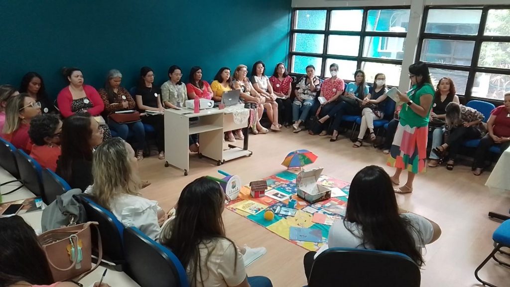 Encontro avalia avanços da Unidade Amiga da Primeira Infância (Uapi) na rede municipal de educação infantil.